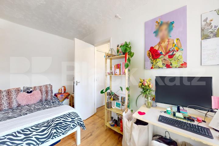 1230 Sq.ft. Four bedroomed apartment moments from Vauxhall Station.  Glasshouse Walk, Vauxhall SE11